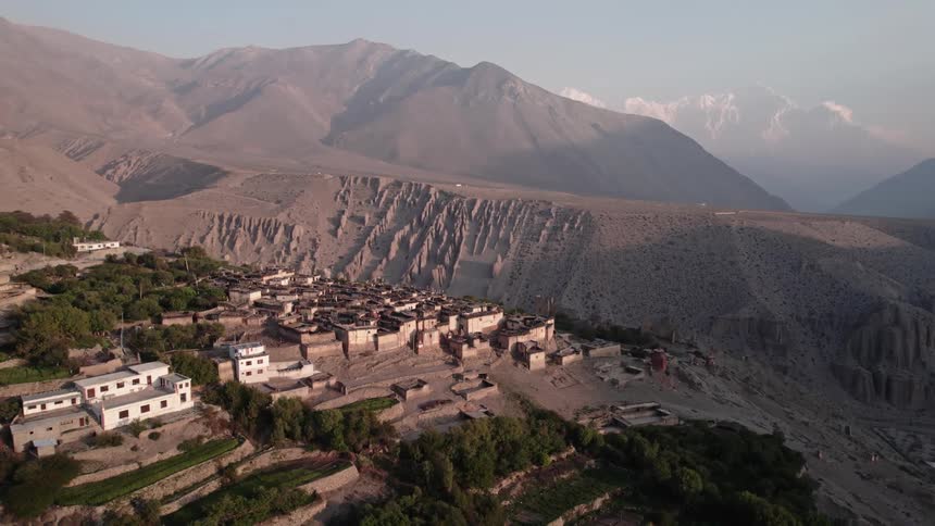 A small town is by the mountains