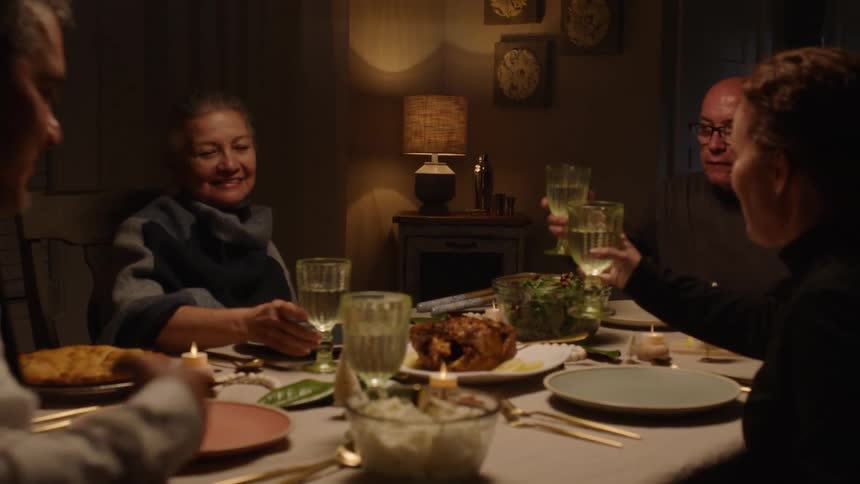 Family have dinner at home