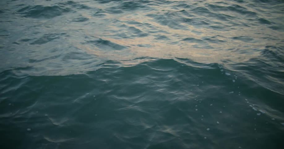 Ripples in the seawater forming foam