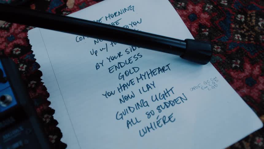 A handwritten reminder on the table