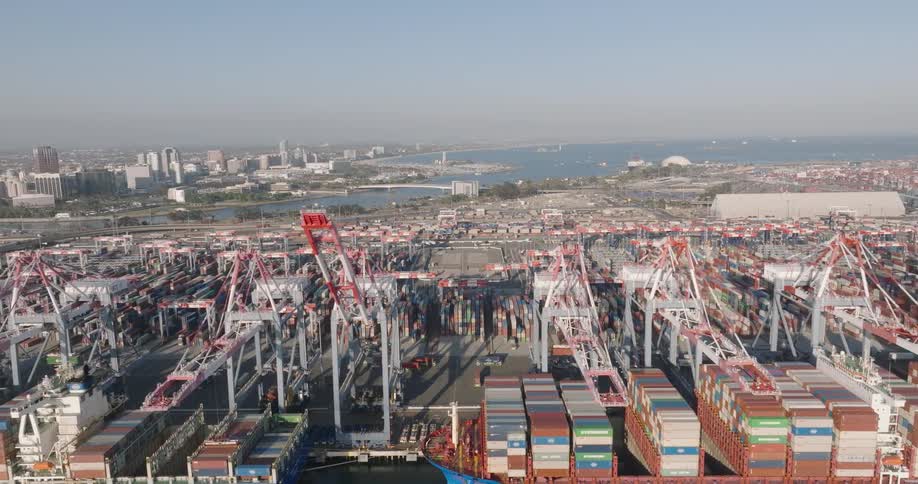 The harbor is full of storage containers