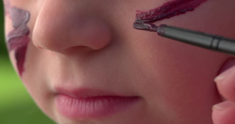 Child getting her face painted