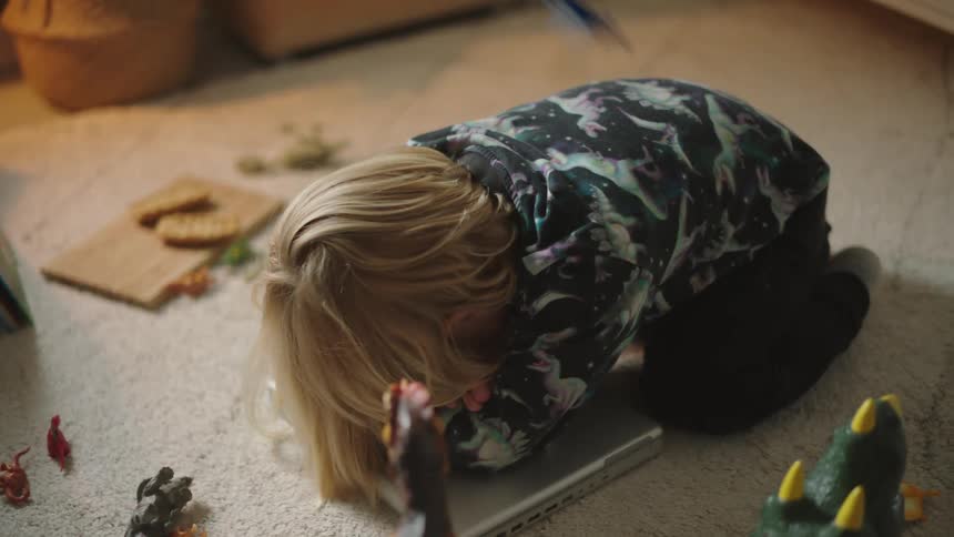 A child forces the laptop closed