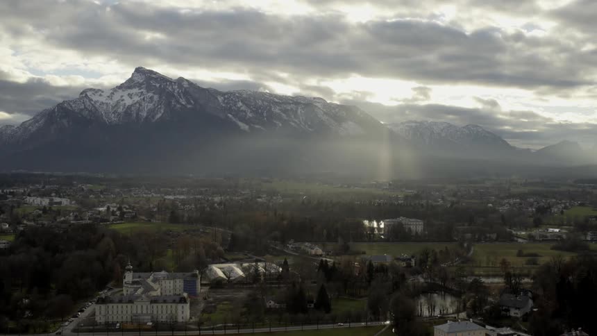 A town is before a mountain covered with snow in the distance