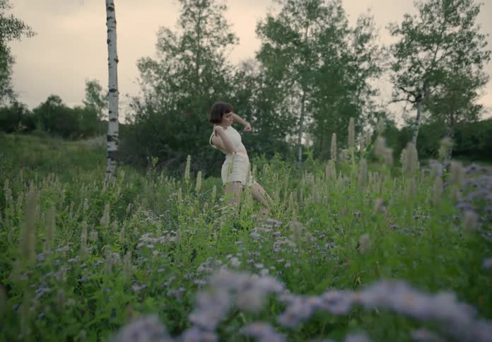 Woman dancing in the midst of nature in a scenic performance