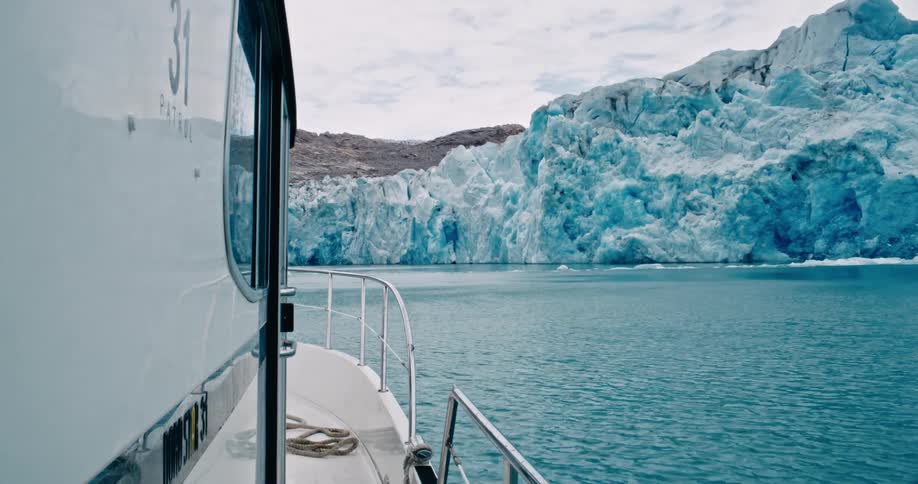 View from inside a boat in the midst of the sea with glaciers