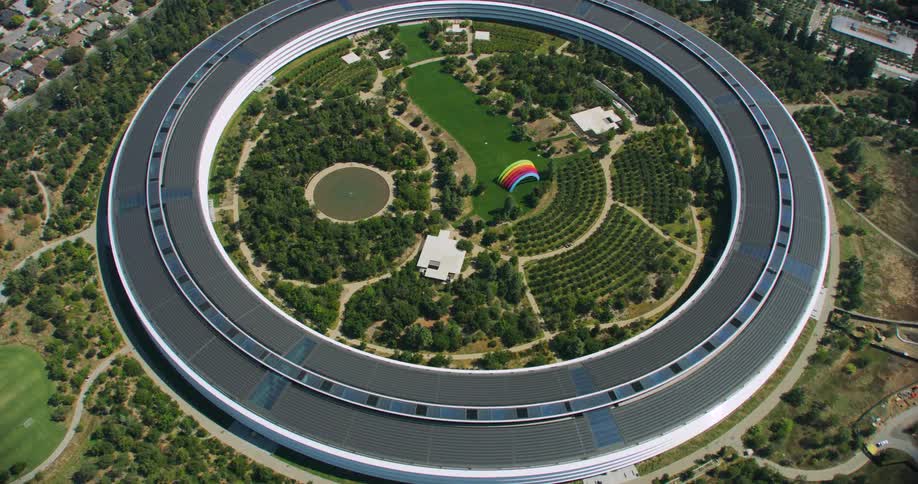 Aerial view of the apple park visitor center in Cupertino, California