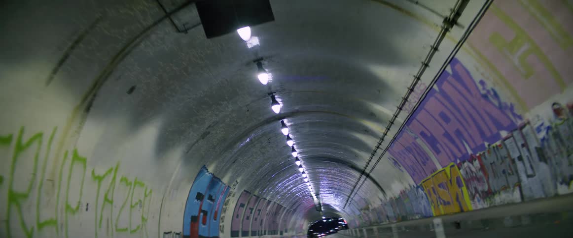 The tunnelroads are empty at night
