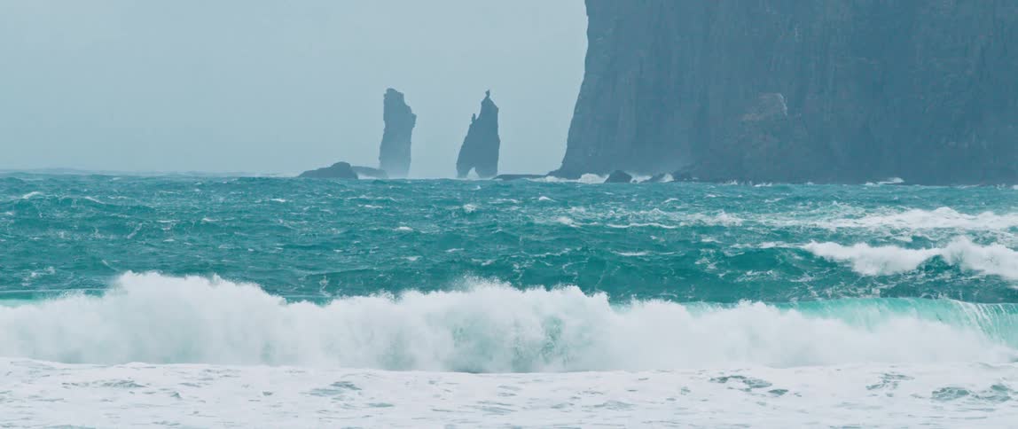 View of the sea with strong waves in slow motion next to the coast
