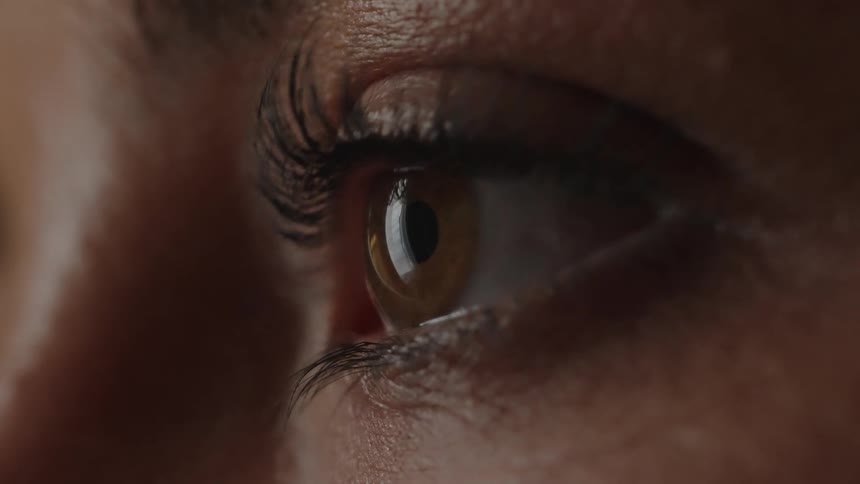 A ladys eye ball looking nd blinking