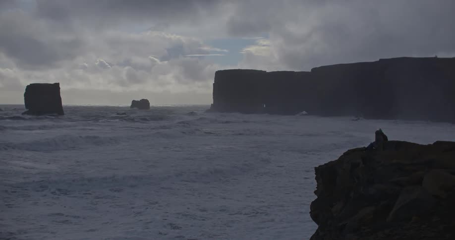 Waves flow on the shoreline