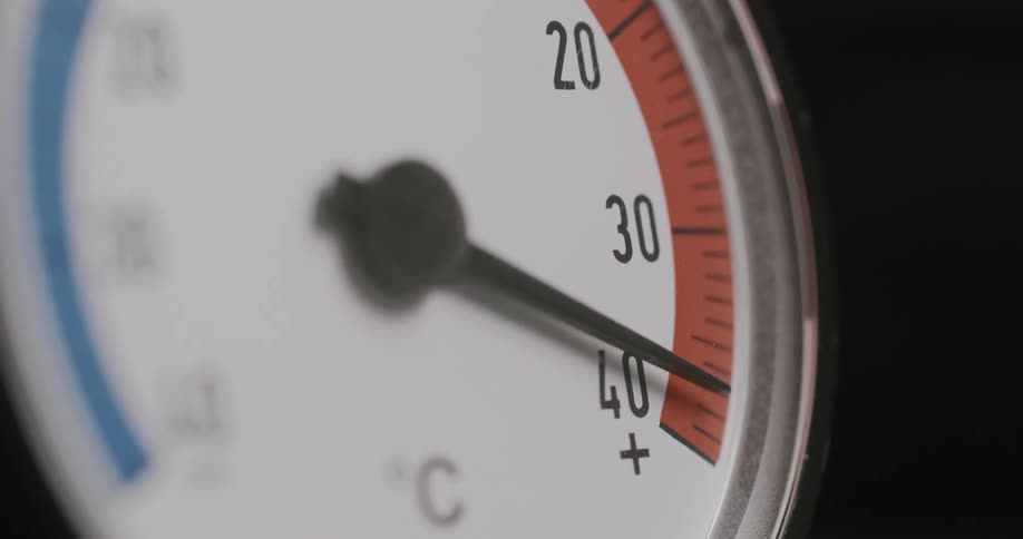Pressure gauge pointer in motion