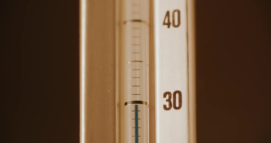 A thermometer with the temperature indication steadily rising