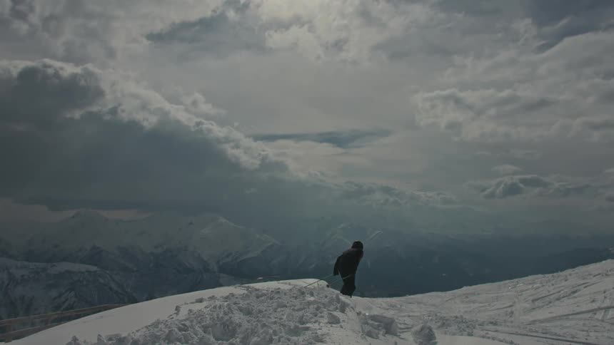 Man riding a ski down a snowcovered mountain