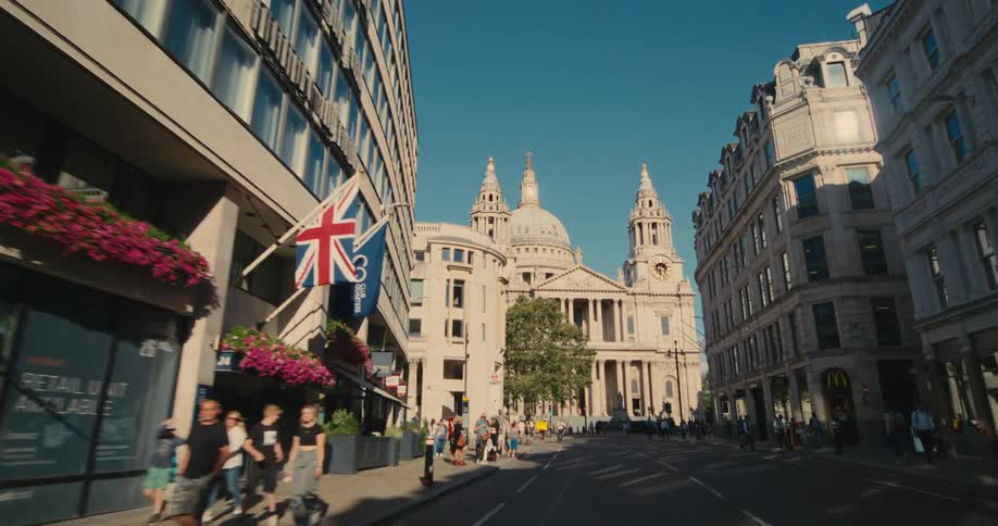 Church in the middle of a city with pedestrians walking on the sidewalks