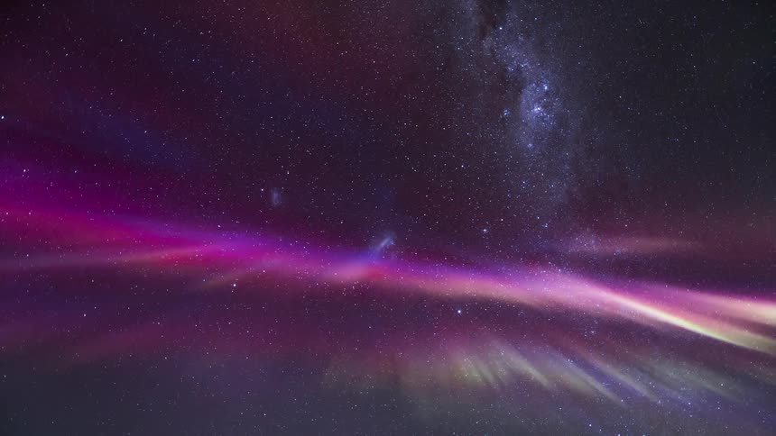 Aurora Australis shining under a starry sky