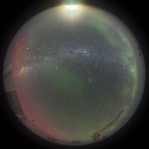 fisheye view of the spining nightsky at the south pole with Aurora Australis