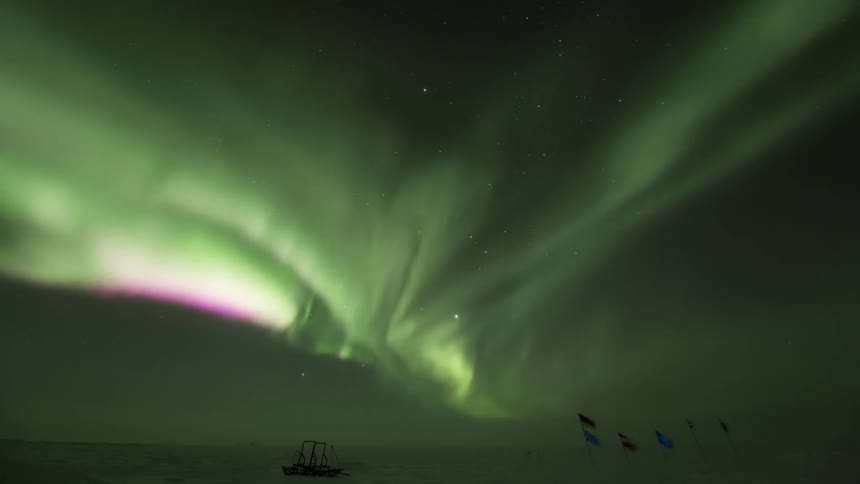 Aurora Australis in the antarctic starry sky