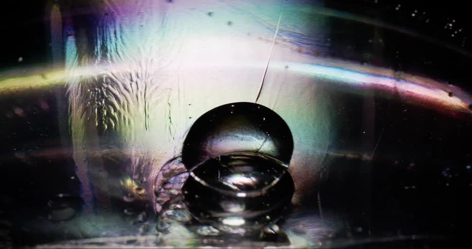 The bubble of water falls