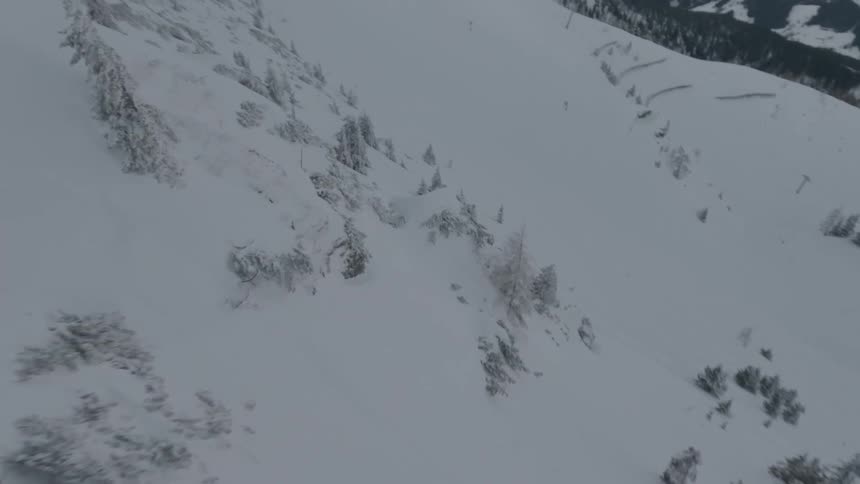 A revealing clip of an ice mountain range