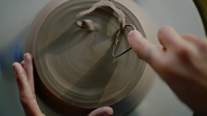 A rotating base for carving sculptures