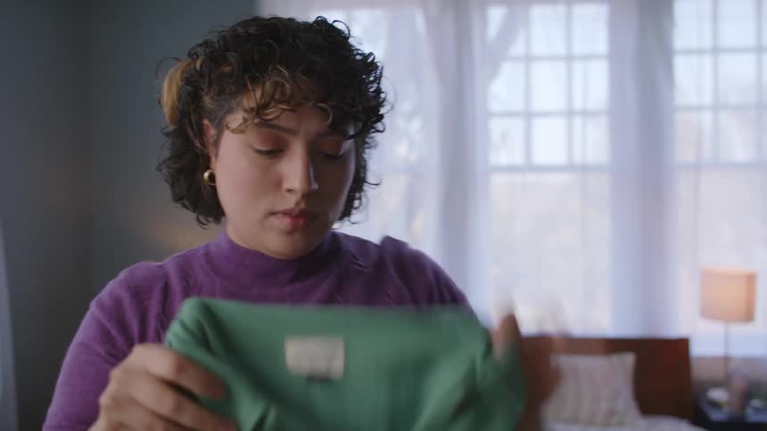 Women are indecisive when choosing a piece of clothing