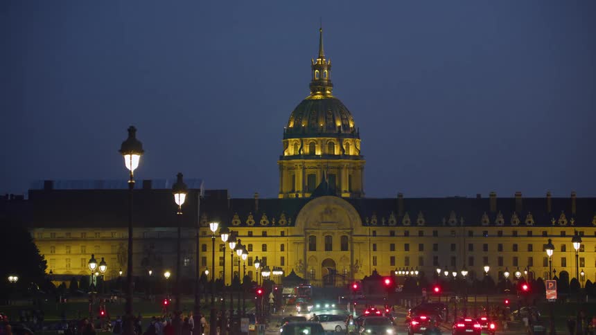 Les invalides hospital and chapel dome in paris at night