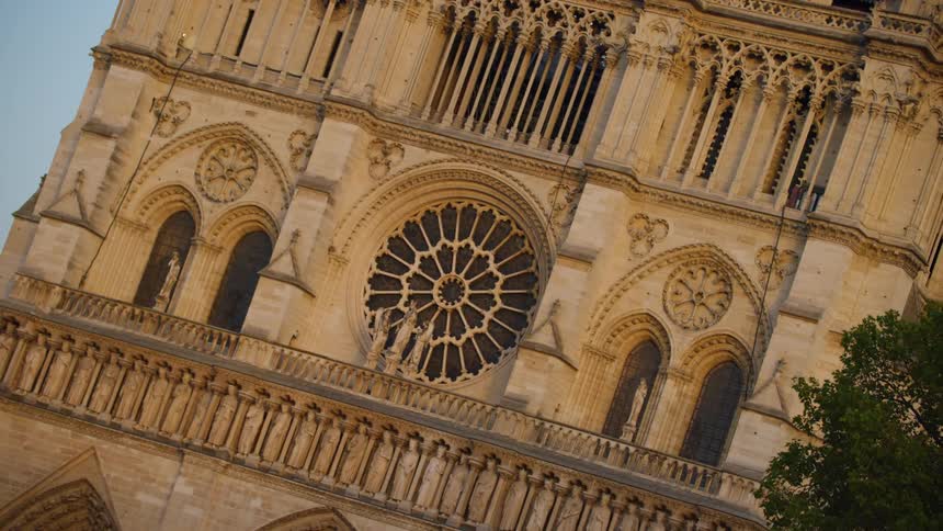 The front of the notredame de paris cathedral