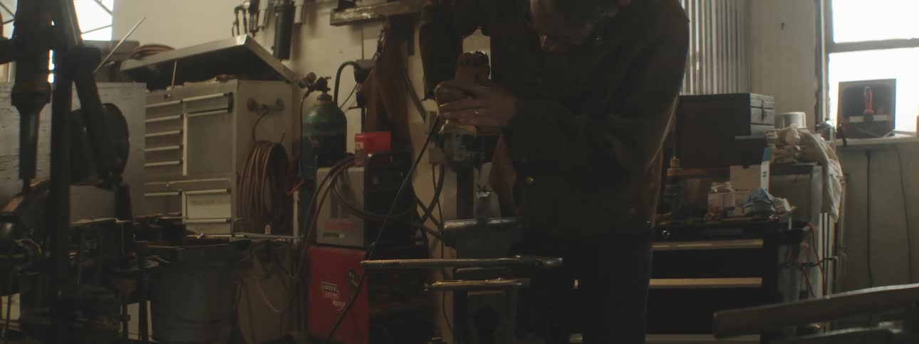 Man using a saw on a lead