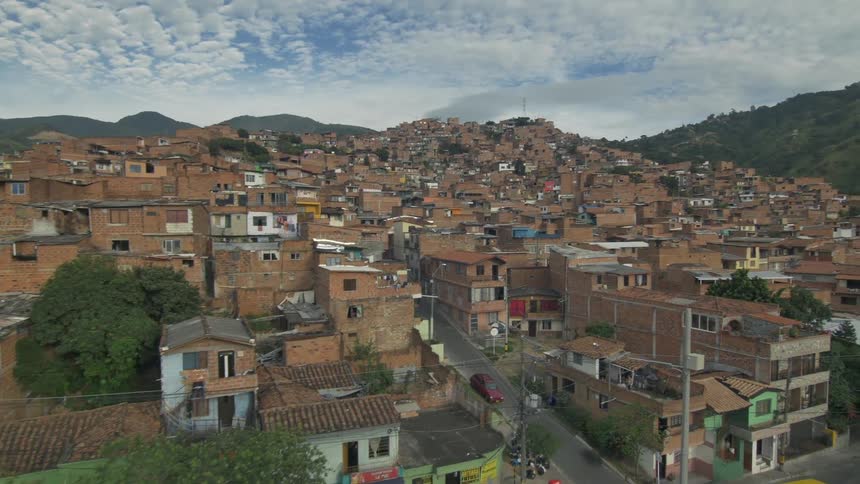 The buildings in the neighborhood