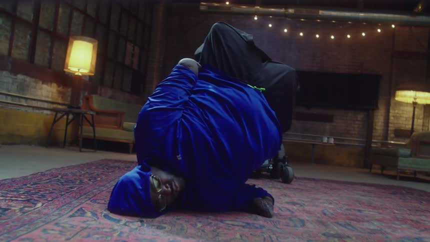 Man without hands and legs dancing on a carpet