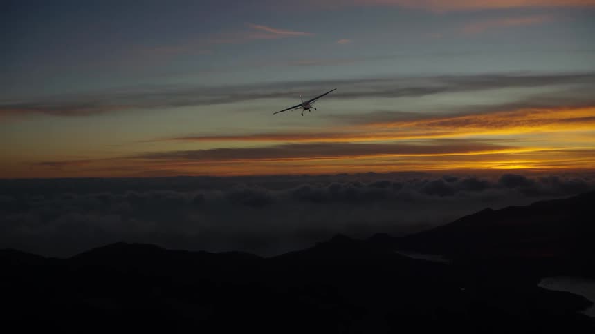 The plane flies over the mountains