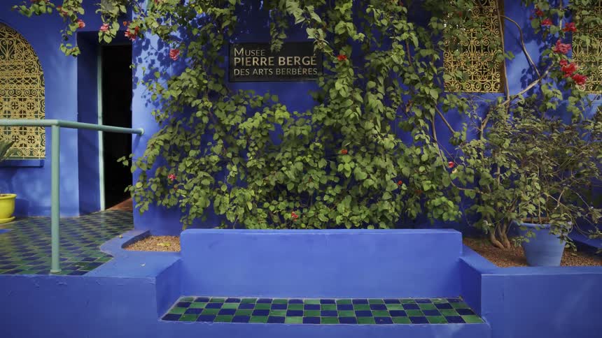 A blue concrete bench on the garden of the museum of berber art