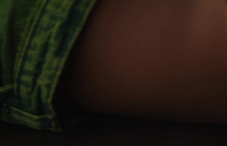 Close up of the waist of a young woman