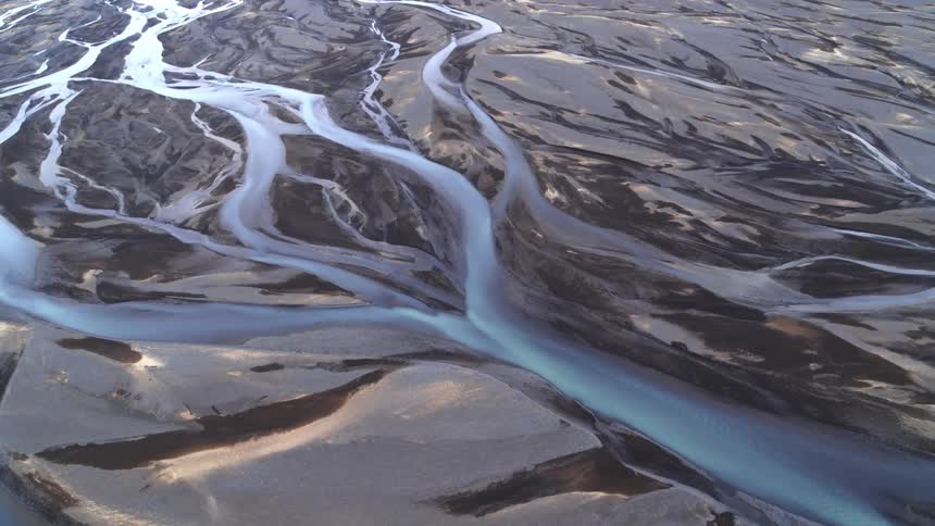 Smooth rivers travel through the sand and mud