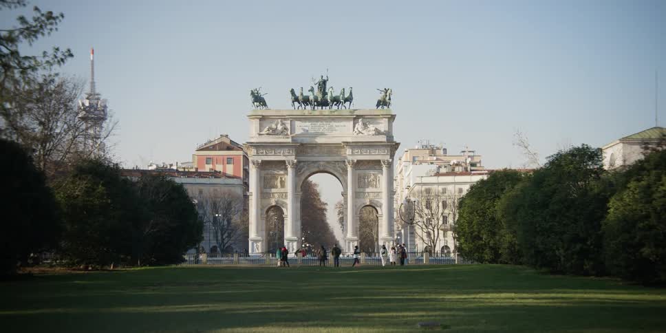 People in front of the Arco della Pace in Milan during a cloudless day