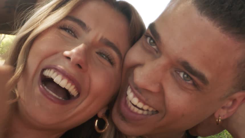 Portrait of a man and a woman face to face smiling
