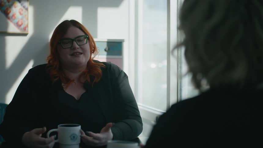 A couple of friends talking on a coffee shop in the city