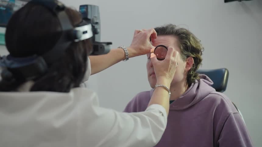 An ophthalmologist gives a patient a simple eye test