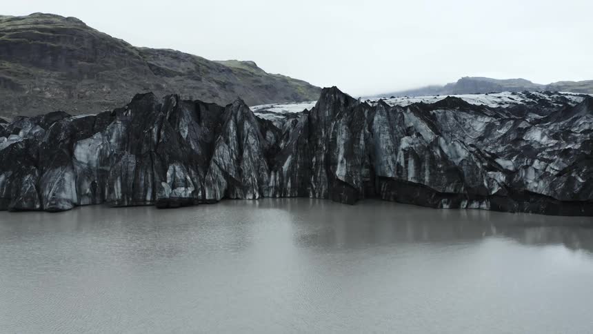 Glacier overlook a lake