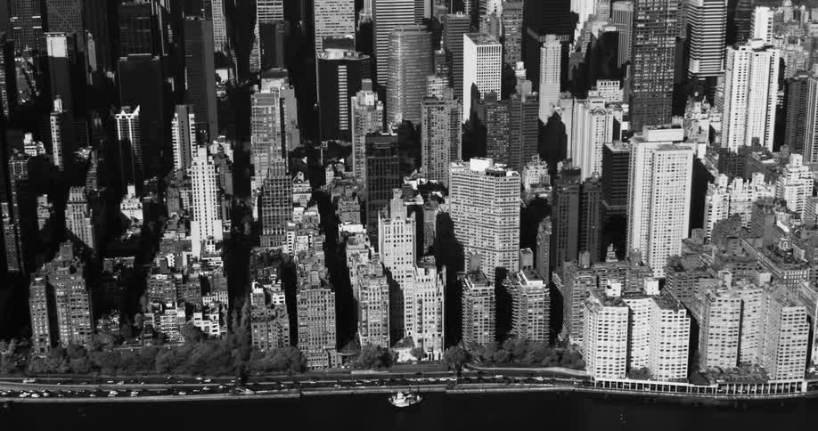 Manhattans skyline in black and white