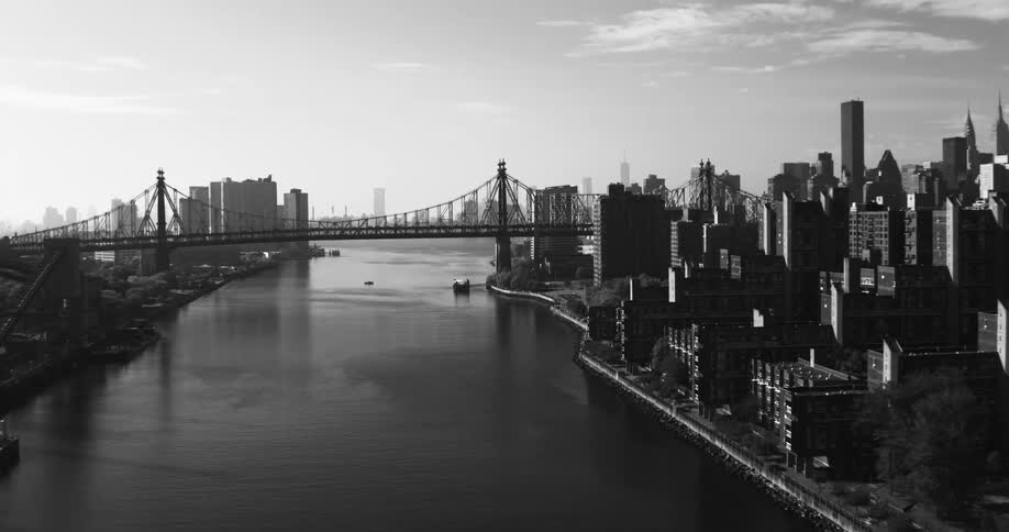 The river runs through the big city