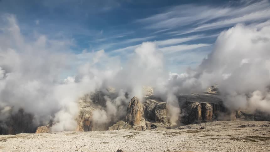 Clouds exhaling and passing amidst the mountain rocks