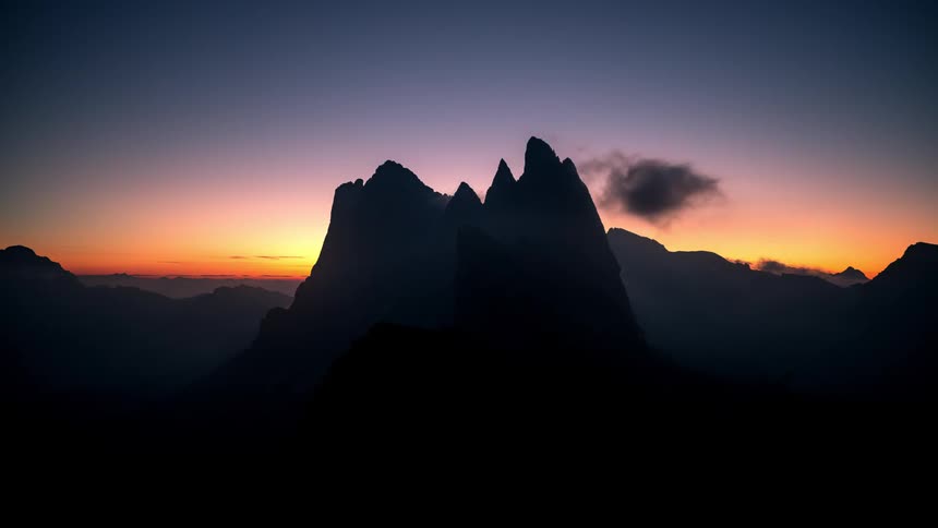 Mountain landscape with the day getting dark in timelapse