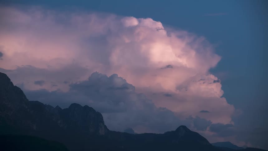 Silhouette of mountains on a cloudy day at dusk