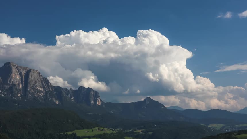 Mountain landscape with vegetation and clouds passing by