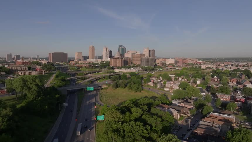 Traffic passes residential neighborhood on freewayleading to and from downtown