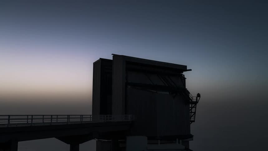 A type of observatory moves suddenly as night falls