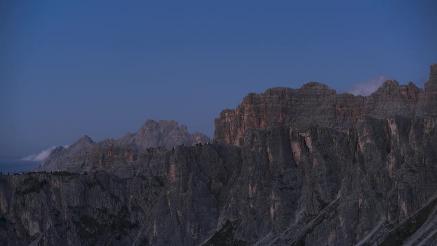 Rock formations that lead into a precipice