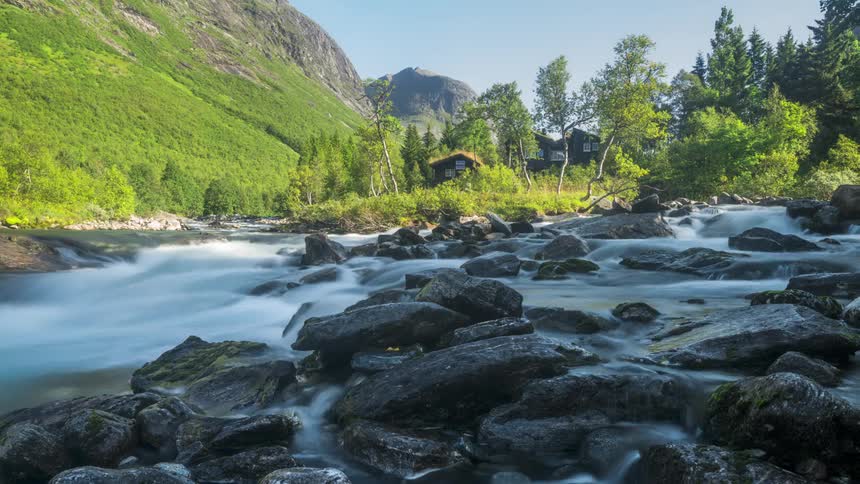 The stream runs over the large rocks